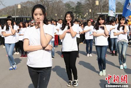 女子网购羽绒服仅退款称没偷没抢